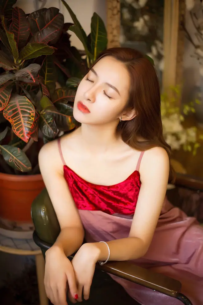 达州伴游广州高端商务伴游晓雯